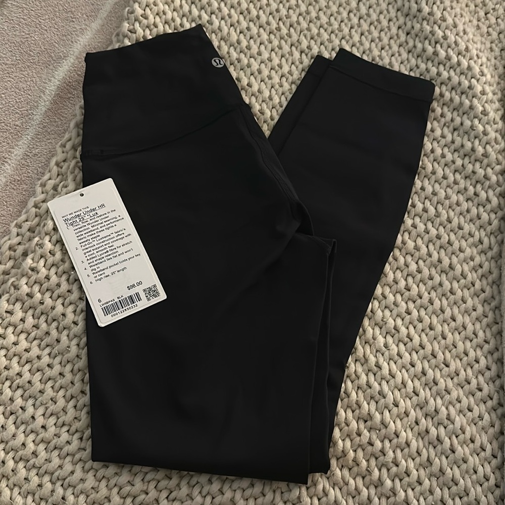 Lululemon Wunder Under HR Tight 25” Lux. Size 6. Never worn. NWT